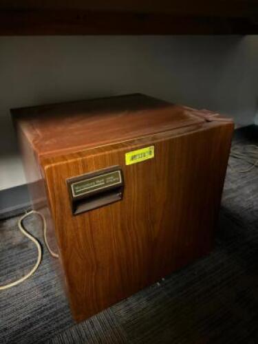MINI FRIDGE