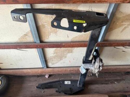 TRAILER HITCH MOUNT