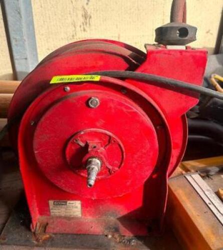 SMALL RETRACTABLE AIR HOSE REEL.