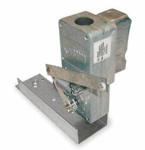 DESCRIPTION: (1) SHUTTER MOTOR BRAND/MODEL: DAYTON/24N066 INFORMATION: 1-PHASE/120-240 VOLT/60 HZ RETAIL$: $143.37 SIZE: 8-1/2"H X 4-1/2"W X 7-1/4"D Q