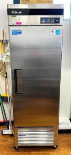 REACH-IN REFRIGERATOR