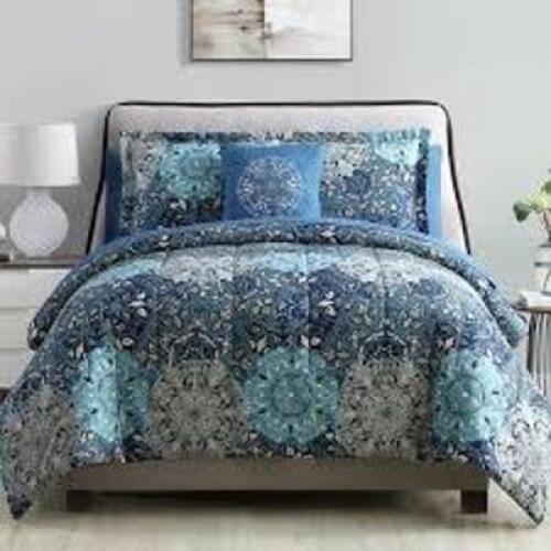 DESCRIPTION: (1) COMPLETE BED SET BRAND/MODEL: MODERN THREADS INFORMATION: GRANADA PATTERN, BLUES AND GREENS SIZE: 8 PIECES, QUEEN RETAIL$: $46.87 TOT