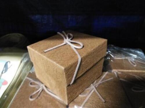 DESCRIPTION: (1) SET OF (18) SMALL BOX BRAND/MODEL: SMALL GIFT BOX QTY: 1