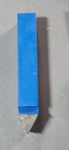 DESCRIPTION: (9) SINGLE POINT "E" TOOL BIT BRAND/MODEL: VC 02637403 SIZE: 5/8" SQ SHANK QTY: 9