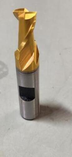 DESCRIPTION: (1) HSS SQ END MILL BRAND/MODEL: HERTEL 41119736 SIZE: 5/16" CUT 9/16" LOC 3/8" SHAN RETAIL$: $18.99 QTY: 1