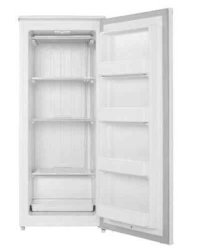 DESCRIPTION: (1) UPRIGHT FREEZER BRAND/MODEL: HAMTILTON BEACH/HBFRF1010-3BCOM SIZE: 28.07" X 23.94" X 58.78" RETAIL$: $298 QTY: 1