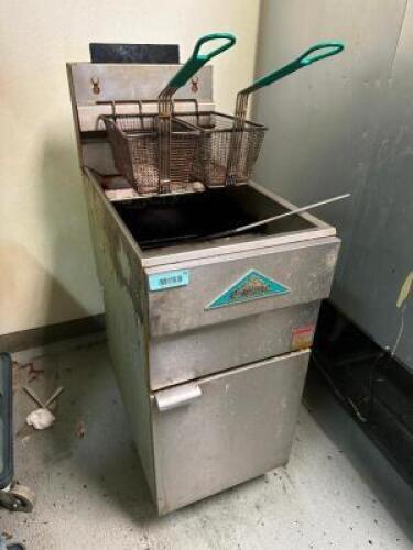 CASTLE 40 LB. GAS DEEP FRYER W/ (2) BASKETS.