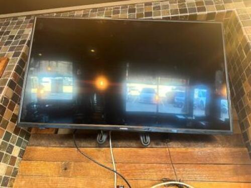 TOSHIBA 42" FLAT SCREEN TV W/ WALL MOUNT