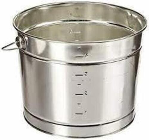 DESCRIPTION: (4) METAL PAINT PAIL BRAND/MODEL: LEAKTITE RETAIL$: $13.39 EA SIZE: 5 QUART QTY: 4