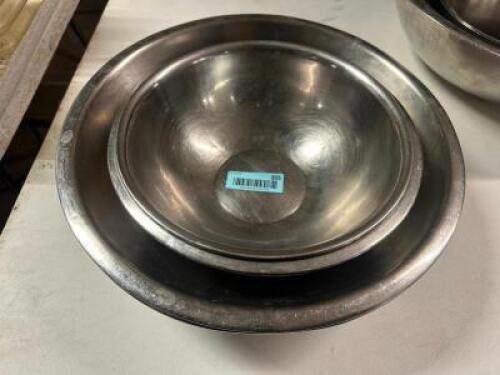 (4) PIECE STAINLESS MIXING BOWL SET.