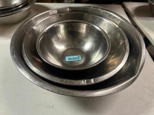 (4) PIECE STAINLESS MIXING BOWL SET.