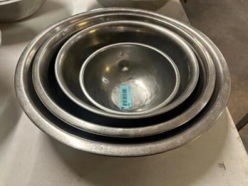 (4) PIECE STAINLESS MIXING BOWL SET.