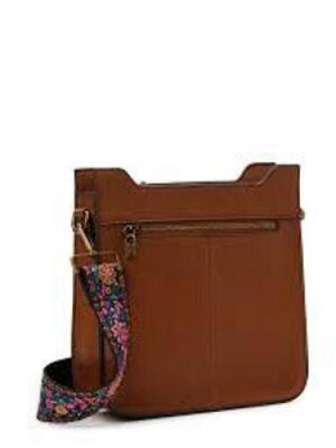 DESCRIPTION: (1) JOSIE CROSSBODY BAG BRAND/MODEL: THE PIONEER WOMAN #T23852 INFORMATION: COGNAC RETAIL$: $28.00 EA QTY: 1