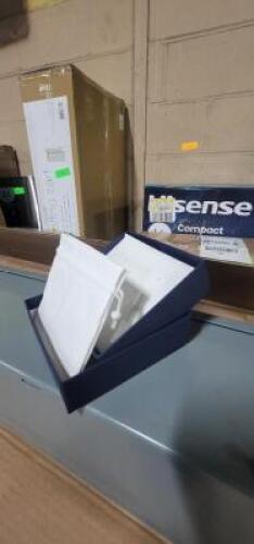 DESCRIPTION: (1) CASE OF (48) UNIVERSAL BOX WITH INSERT POUCH QTY: 1