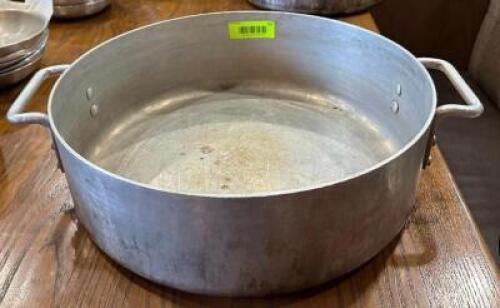 DESCRIPTION: 16" BRAISING PAN SIZE: 16"X5" LOCATION: DINING AREA QTY: 1