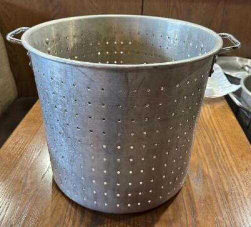 DESCRIPTION: 17" STOCK POT STRAINER INSERT SIZE: 17"X15" LOCATION: DINING AREA QTY: 1