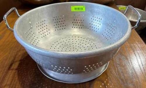 DESCRIPTION: 16" COLANDER LOCATION: DINING AREA QTY: 1