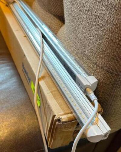 DESCRIPTION: (6) LED LIGHT STRIPS INFORMATION: CONNECTABLE LOCATION: DINING AREA QTY: 6