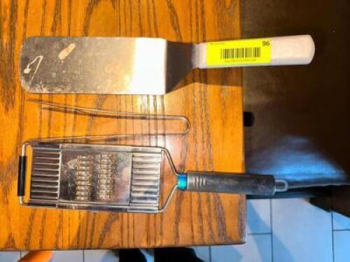 NAME: ASSORTED KITCHEN TOOLS DESCRIPTION: ASSORTED KITCHEN TOOLS LOCATION: MAIN DINING QTY: 1