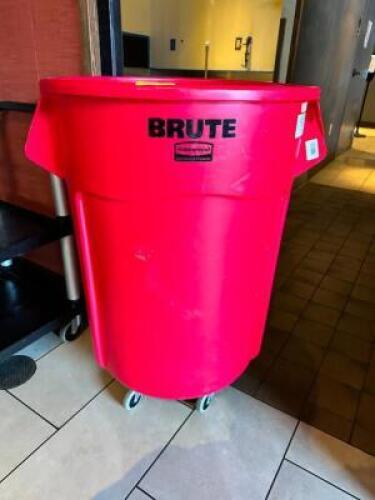 NAME: PLASTIC TRASH CAN ON WHEELS DESCRIPTION: PLASTIC TRASH CAN ON WHEELS BRAND / MODEL: BRUTE LOCATION: MAIN DINING QTY: 1