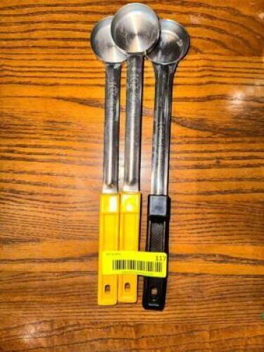NAME: (3)- SERVING SPOONS DESCRIPTION: (3)- SERVING SPOONS SIZE: 1OZ LOCATION: MAIN DINING QTY: 3