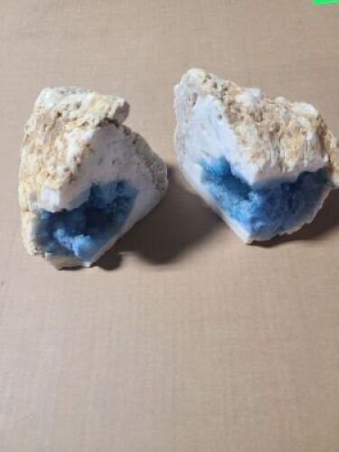 DESCRIPTION: (4) GEODE PAPERWEIGHTS/BOOK ENDSINFORMATION: BLUE AND WHITERETAIL$: $19.99 EAQTY: 4