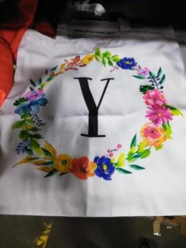 DESCRIPTION: (8) CARRY TOTE BRAND/MODEL: BLUE PANDA INFORMATION: WHITE WITH FLORAL CIRCLE SIZE: ONLY THE LETTER Y IN MIDDLE RETAIL$: $16.95 EA QTY: 8