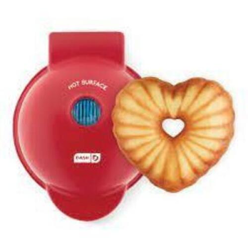 DESCRIPTION: (1) MINI BUNT MAKER BRAND/MODEL: DASH D INFORMATION: HEART SHAPED SIZE: RED RETAIL$: $16.99 EA QTY: 1