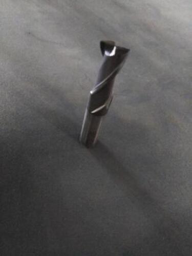DESCRIPTION: (1) COBALT SQ END MILL BRAND/MODEL: HERTEL 41119470 SIZE: 1/2" DIA 1 LOC QTY: 1