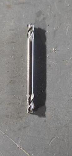 DESCRIPTION: (3) SOLID CARBIDE SQ END MILL BRAND/MODEL: HERTEL 88248513 SIZE: 0.1250" DIA 0.25" LOC RETAIL$: $35.64 QTY: 3