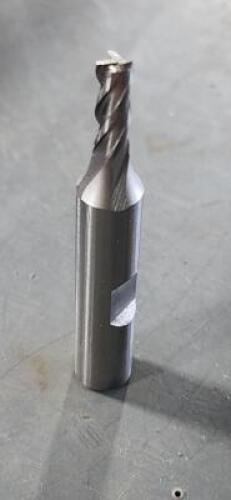 DESCRIPTION: (1) HSS SQ END MILL BRAND/MODEL: OSF 5740300 SIZE: 3/16" 7/16" LOC RETAIL$: $16.55 QTY: 1