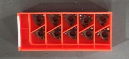 DESCRIPTION: (10) SOLID CARBIDE THREADING INSERTS BRAND/MODEL: CARMEX 16IR RETAIL$: $210.20 QTY: 10