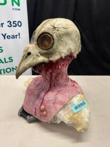 DESCRIPTION PROFESSIONAL SILICONE ZOMBIE PLAGUE DOCTOR MASK. ADDITIONAL INFORMATION SELLER INDICATES COST ON MASK PRODUCTION AT $3000 RETAIL PRICE: $3