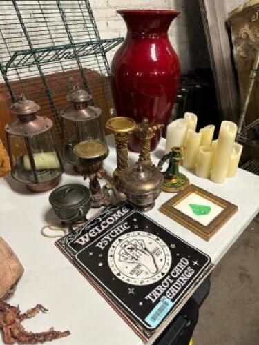 DESCRIPTION (1) LOT OF ASSORTED ROOM PROPS - FORTUNE TELLER ROOM THIS LOT IS: ONE MONEY QTY 1