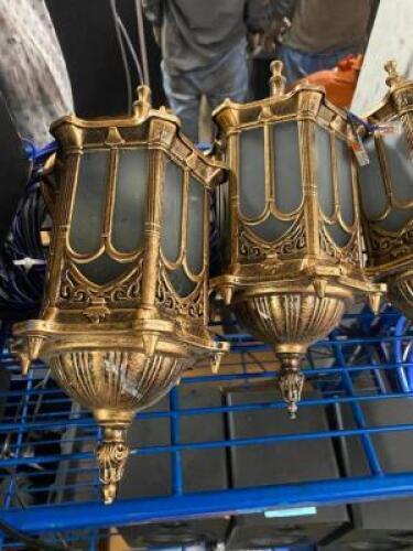 DESCRIPTION (4) PLASTIC WALL SCONCE LANTERNS THIS LOT IS: ONE MONEY QTY 1