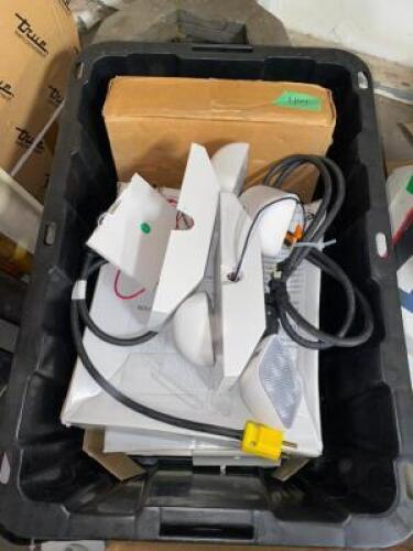 DESCRIPTION TOTE AND CONTENTS - ASSORTED POWER CORDS DATA CABLES THIS LOT IS: ONE MONEY QTY 1