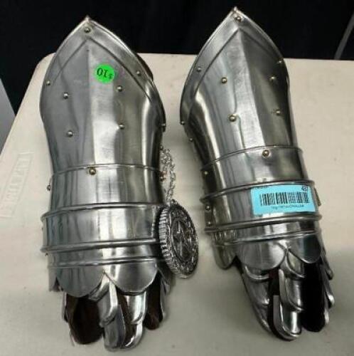 DESCRIPTION (1) PAIR OF STAINLESS GAUNTLETS QTY 1
