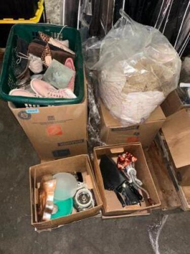 DESCRIPTION PALLET AND CONTENTS - ASSORTED ROOM DECORATIONS AND PROPS THIS LOT IS: ONE MONEY QTY 1
