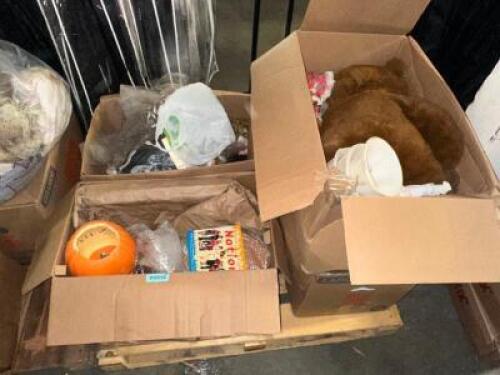 DESCRIPTION PALLET AND CONTENTS - ASSORTED ROOM DECORATIONS AND PROPS THIS LOT IS: ONE MONEY QTY 1
