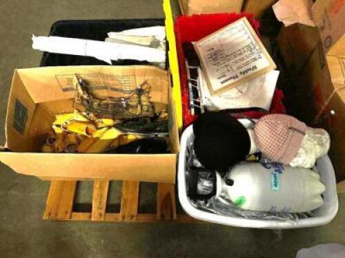 DESCRIPTION PALLET AND CONTENTS - ASSORTED ROOM DECORATIONS AND PROPS THIS LOT IS: ONE MONEY QTY 1