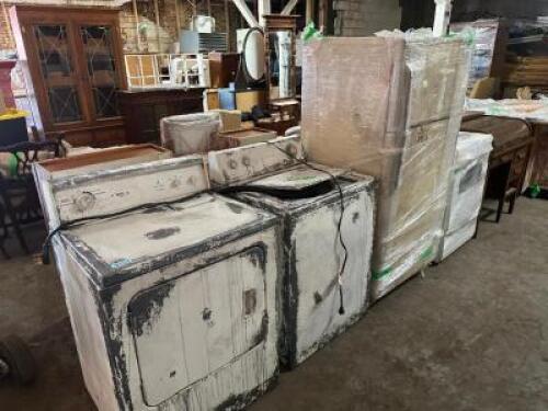 DESCRIPTION (1) LOT OF KITCHEN APPLIANCE ROOM PROPS AND FURNITURE THIS LOT IS: ONE MONEY QTY 1