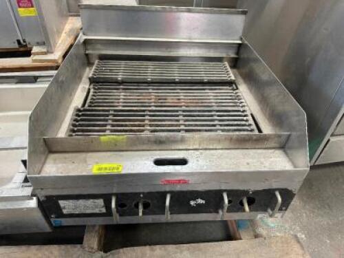 STAR 24" LAVA ROCK LP CHARBROILER. MISSING GRILL PLATES.