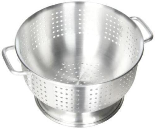 (2) WINCO COLANDERS