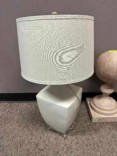 END TABLE LAMP W/ SHADE.