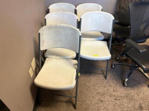 (5) LIFETIME PLASTIC FOLDING CHAIRS.