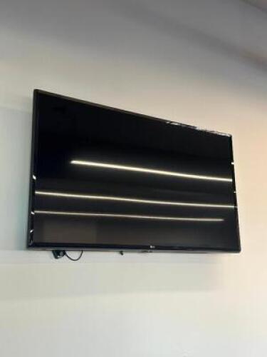 44" LG SMART TV WITH MICRO COMPUTER