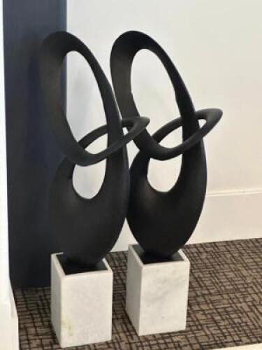 MODERN ART STATUE SET