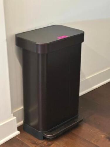 SLOW CLOSE STEP TRASH CAN