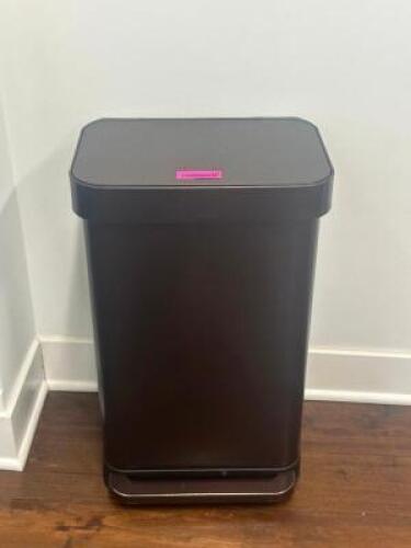 SLOW CLOSE STEP TRASH CAN