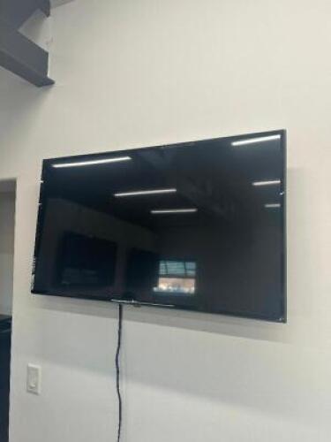 44" LG SMART TV WITH MICRO COMPUTER